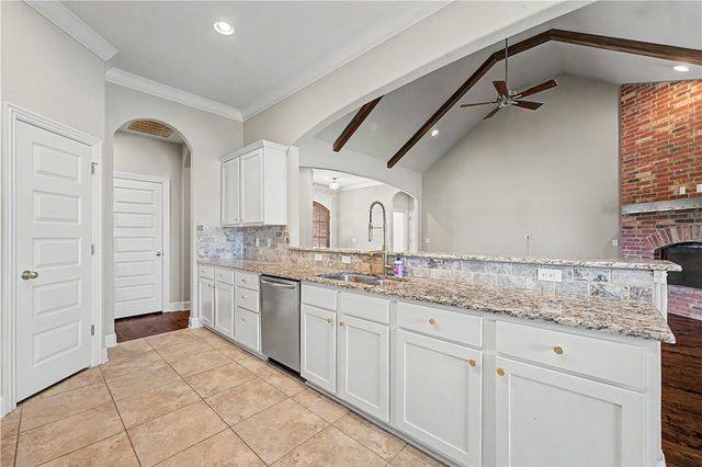 5904 67th Street, Cave Springs, AR 72718