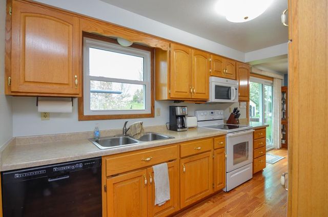 N3902 MARKET ROAD, Hortonville, WI 54944