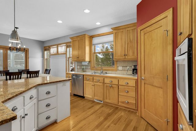 1763 Sandbar Circle, Waconia, MN 55387