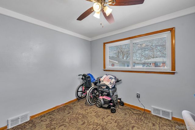 8701 Glengary Street, Dearborn Heights, MI 48127