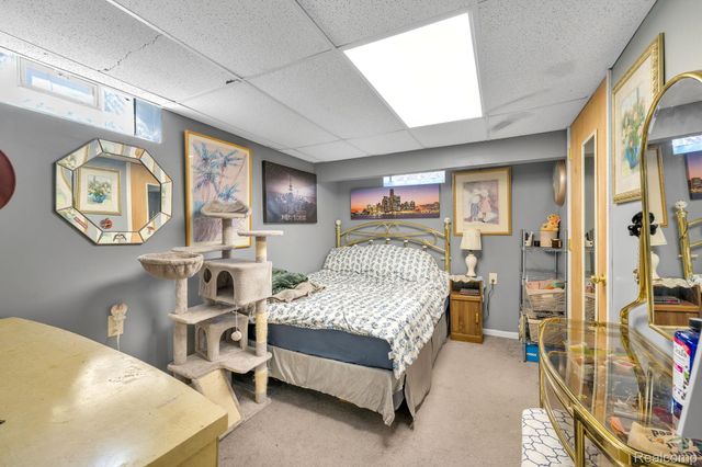 8701 Glengary Street, Dearborn Heights, MI 48127