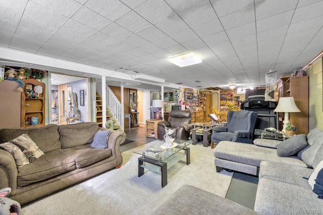 8701 Glengary Street, Dearborn Heights, MI 48127