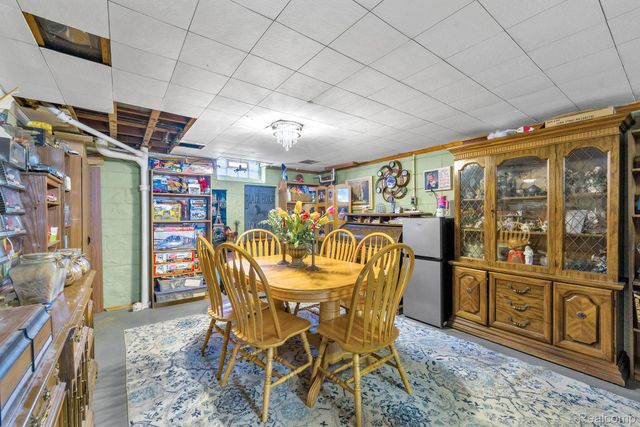 8701 Glengary Street, Dearborn Heights, MI 48127