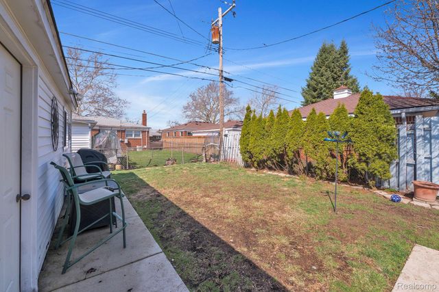 8701 Glengary Street, Dearborn Heights, MI 48127