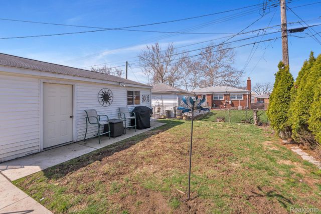 8701 Glengary Street, Dearborn Heights, MI 48127