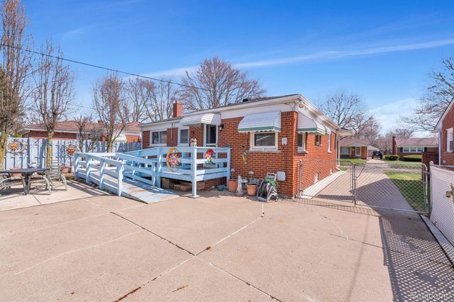8701 Glengary Street, Dearborn Heights, MI 48127