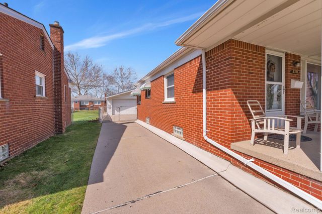8701 Glengary Street, Dearborn Heights, MI 48127