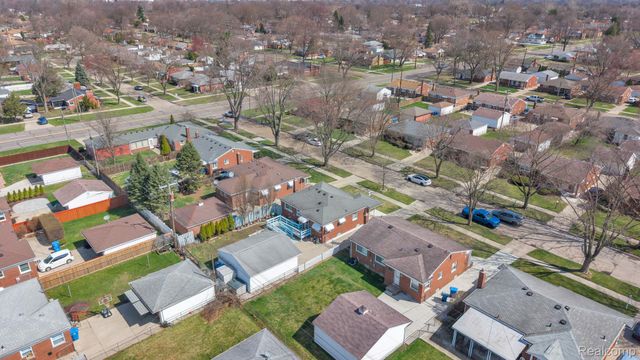 8701 Glengary Street, Dearborn Heights, MI 48127