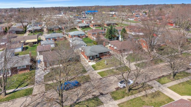 8701 Glengary Street, Dearborn Heights, MI 48127