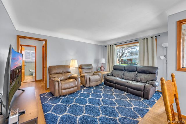 8701 Glengary Street, Dearborn Heights, MI 48127