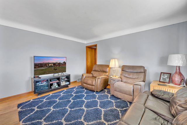 8701 Glengary Street, Dearborn Heights, MI 48127