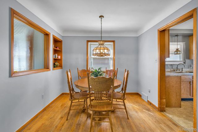 8701 Glengary Street, Dearborn Heights, MI 48127