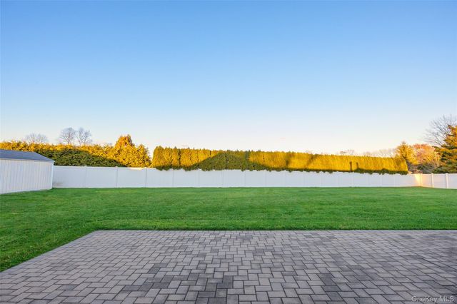 6 Hillview Court, Commack, NY 11725