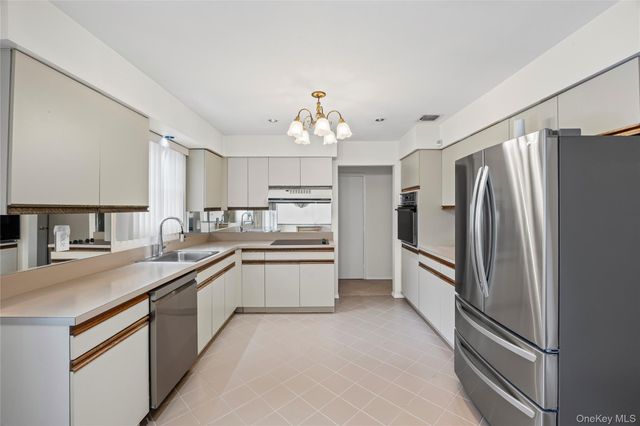 6 Hillview Court, Commack, NY 11725