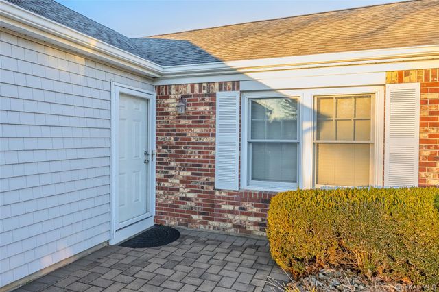 6 Hillview Court, Commack, NY 11725