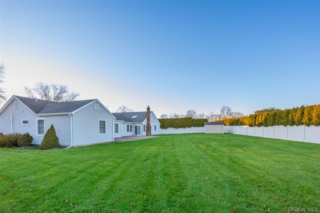 6 Hillview Court, Commack, NY 11725