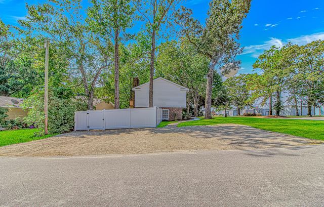 313 N Poplar Dr., Myrtle Beach, SC 29575