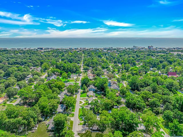 313 N Poplar Dr., Myrtle Beach, SC 29575