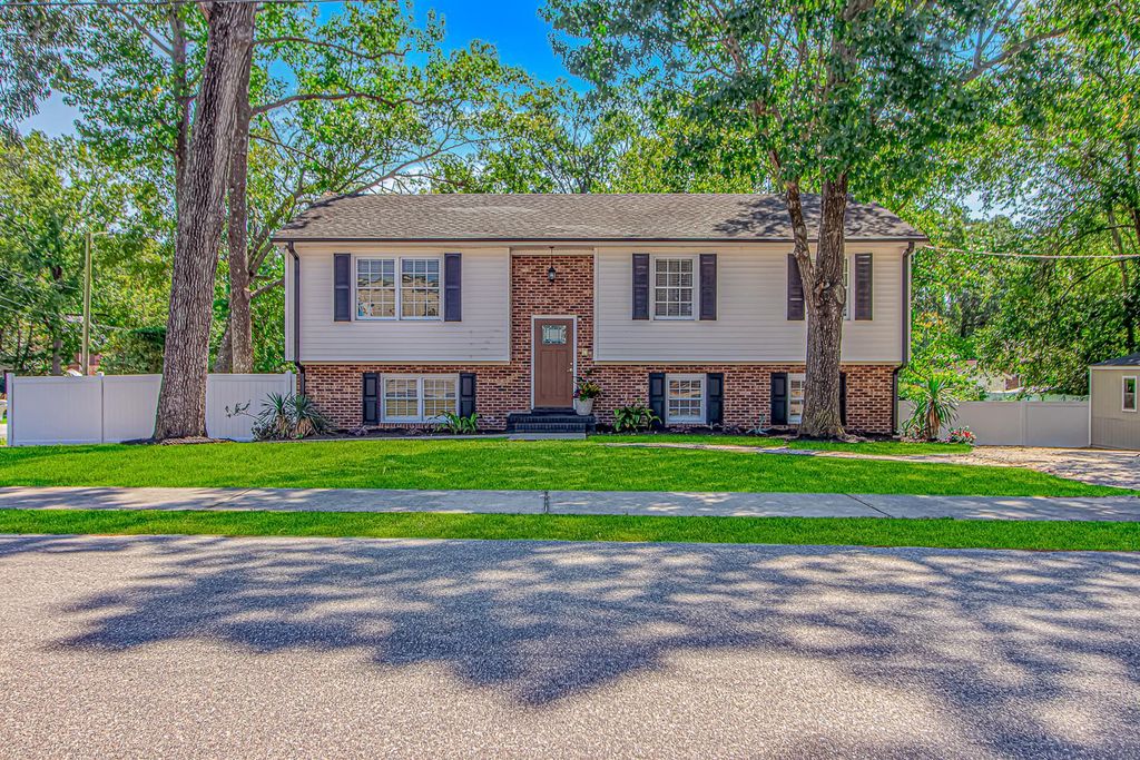 313 N Poplar Dr., Myrtle Beach, SC 29575