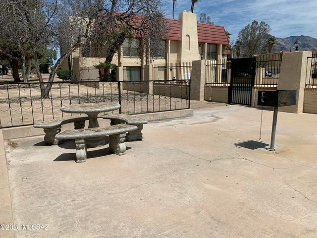 441 W Yucca Ct Unit 201, Tucson, AZ 85704
