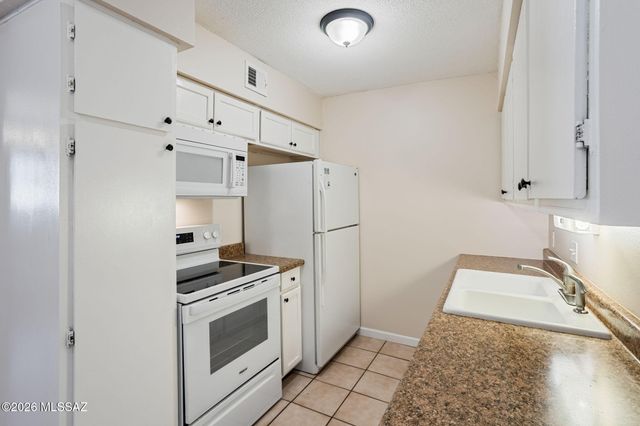 441 W Yucca Ct Unit 201, Tucson, AZ 85704