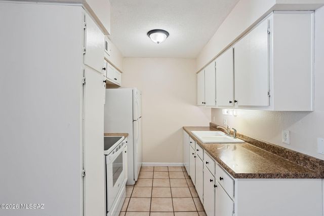 441 W Yucca Ct Unit 201, Tucson, AZ 85704