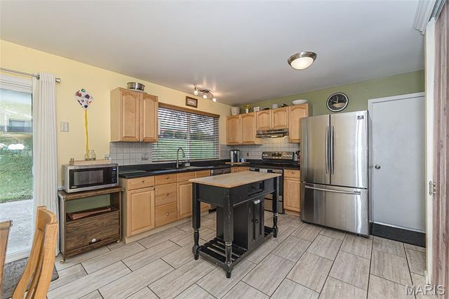 615 Country Lake Drive, St Peters, MO 63376