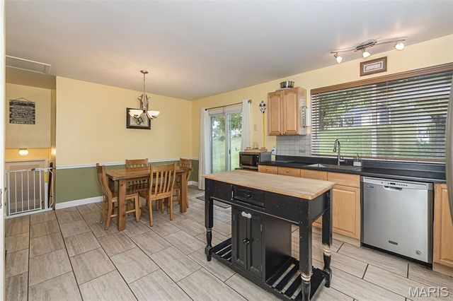 615 Country Lake Drive, St Peters, MO 63376