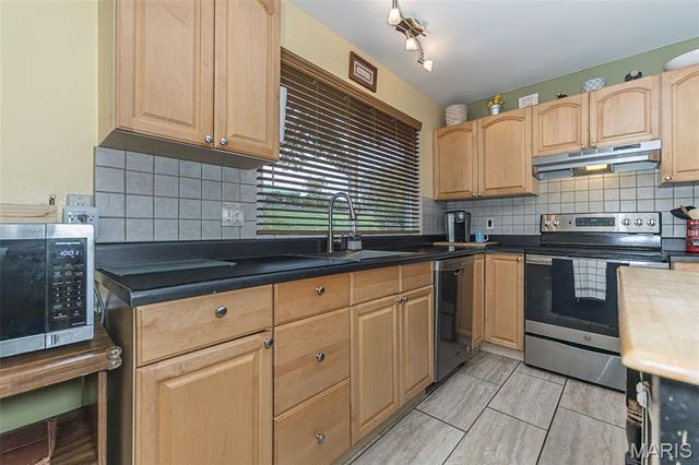 615 Country Lake Drive, St Peters, MO 63376