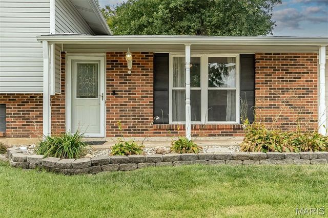 615 Country Lake Drive, St Peters, MO 63376