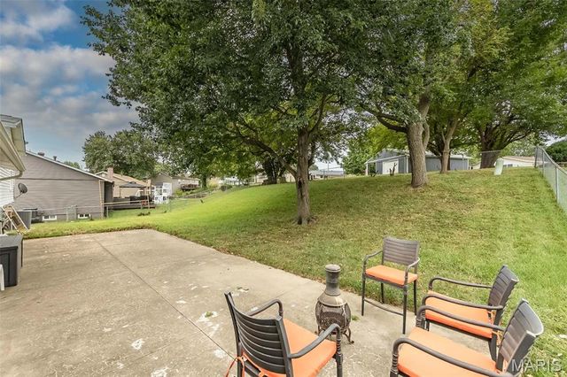 615 Country Lake Drive, St Peters, MO 63376