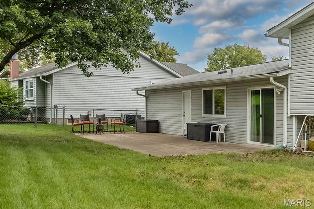 615 Country Lake Drive, St Peters, MO 63376