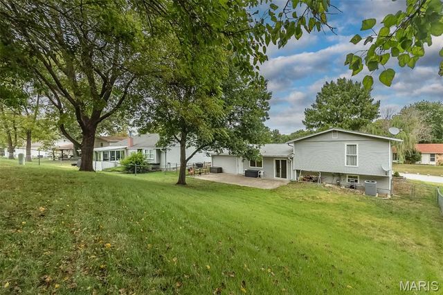 615 Country Lake Drive, St Peters, MO 63376