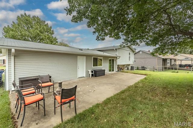 615 Country Lake Drive, St Peters, MO 63376