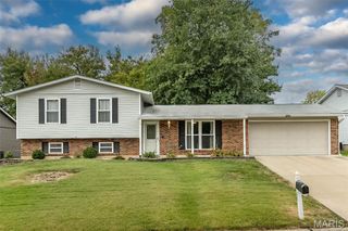 615 Country Lake Drive, St Peters, MO 63376