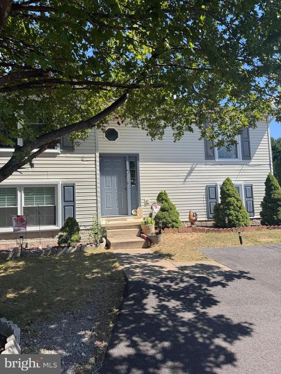 25 EMPRESS CIR, Inwood, WV 25428