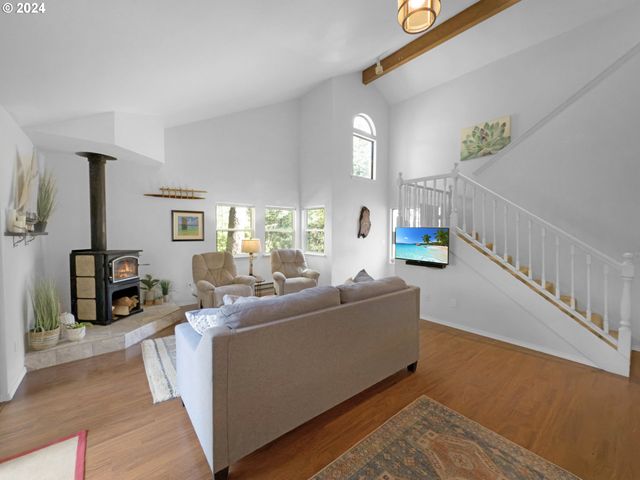 1735 ARCH Ln, Brookings, OR 97415