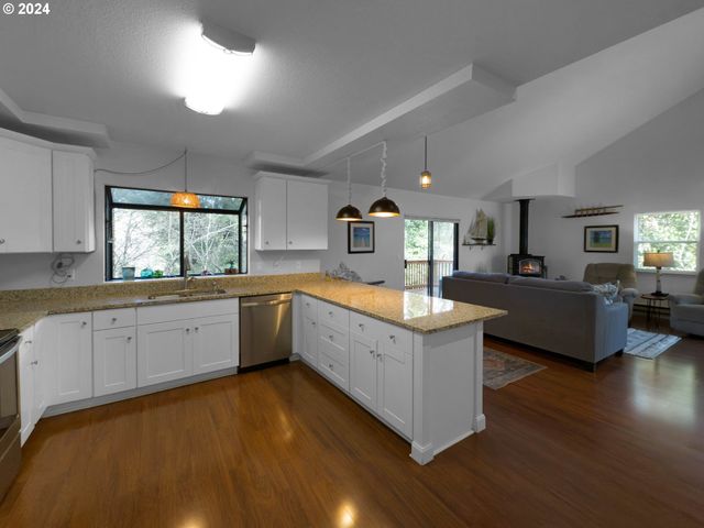 1735 ARCH Ln, Brookings, OR 97415