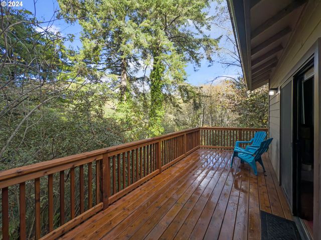 1735 ARCH Ln, Brookings, OR 97415