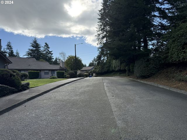 1735 ARCH Ln, Brookings, OR 97415