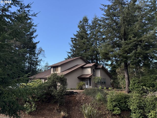 1735 ARCH Ln, Brookings, OR 97415