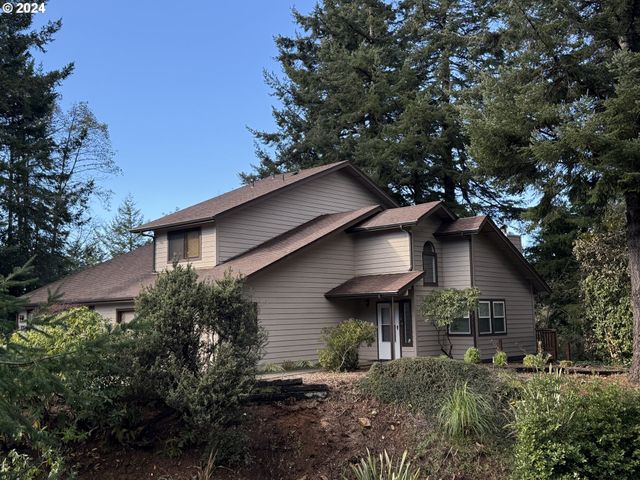 1735 ARCH Ln, Brookings, OR 97415