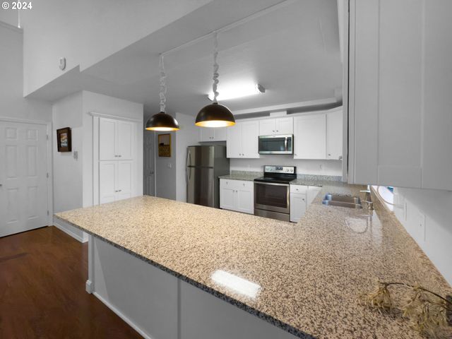 1735 ARCH Ln, Brookings, OR 97415