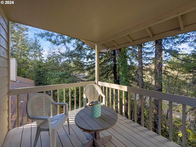 1735 ARCH Ln, Brookings, OR 97415