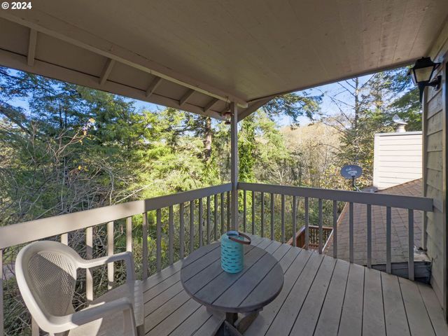 1735 ARCH Ln, Brookings, OR 97415