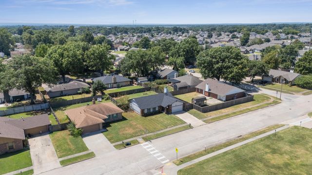 1305 W Waco Street, Broken Arrow, OK 74011