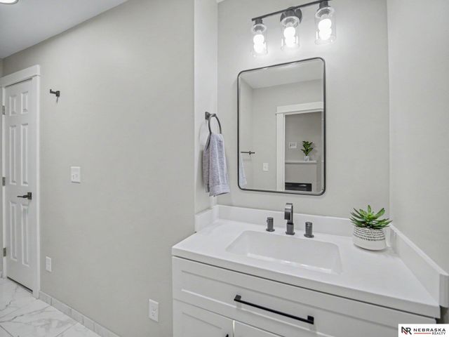 2810 S 11th Street, Lincoln, NE 68502