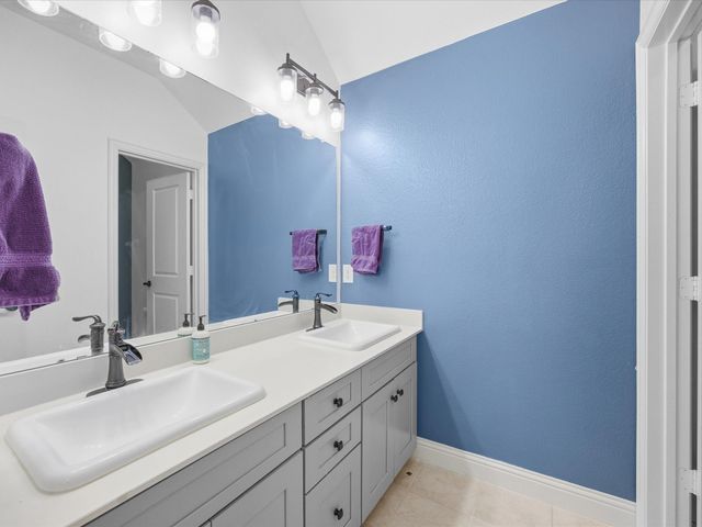 1056 Mesa Crest Drive, Fort Worth, TX 76052