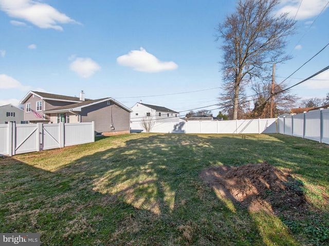 1277 BEVERLY RD, Warminster, PA 18974