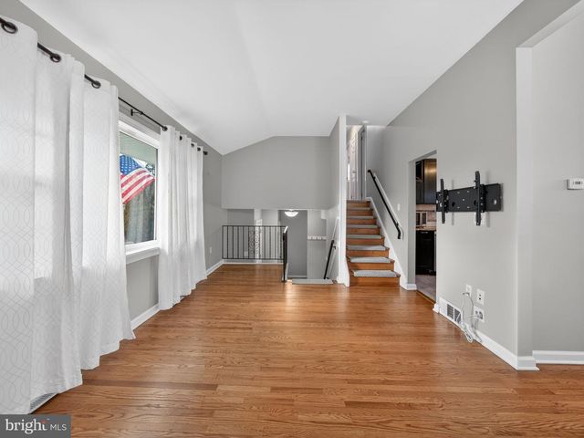 1277 BEVERLY RD, Warminster, PA 18974